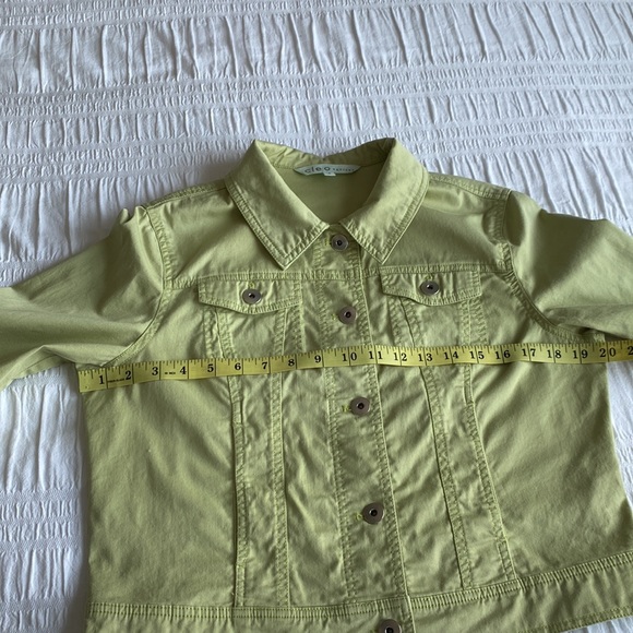 Cleo Petites mint green denim jacket style. Metal buttons on front and sides. M - Picture 6 of 13